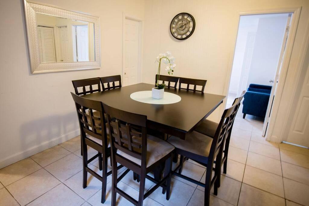 Casa de férias 3 Bedroom 15 Minutes To The *